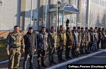 მობილიზებულ რუსებს ფრონტზე სიმღერით აცილებენ ( ვიდეო)