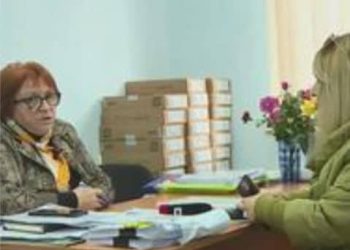 სკანდალი – ძალადობაში მხილებული პედაგოგი იმავე კლასში გაკვეთილებს ისევ ჩაატარებს