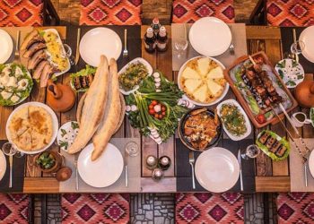 რატომ ჩამოჰყავს ქართულ რესტორნებს თანამშრომლები პაკისტანიდან?