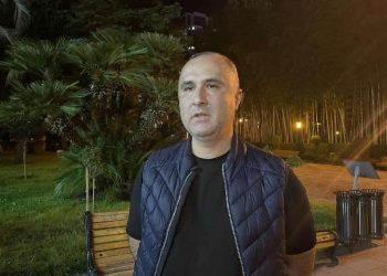 “ვერ ვიქნები პარტიაში, რომელსაც კეზერაშვილი აფინანსებს” – ენმ-ს ხელვაჩაურის დეპუტატი ტოვებს