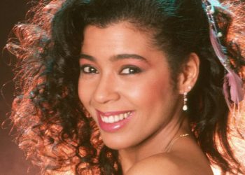 მომღერალი და მსახიობი აირინ კარა გარდაიცვალა