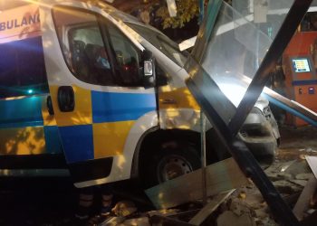 ,,ნახალოვკაში სასწრაფოს მანქანა პურის საცხობში შევარდა”