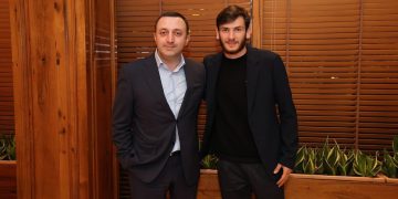 ,,… შენი დაბინძურებული სკამის გადასარჩენად ფოტოში შეეტენო ახალგაზრდას და ამით მის მიმართ მისი ხალხის სიყვარული დარტყმის ქვეშ დააყენო?!” – ირინა სარიშვილი