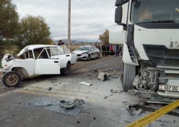 სადახლო – მარნეულის გზაზე ერთმანეთს მსუბუქი მანქანა და სატვირთო შეეჯახა