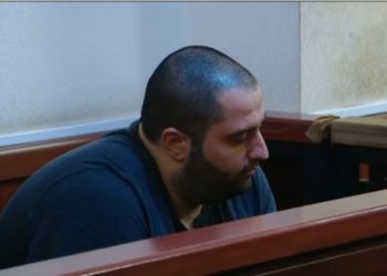 “დეტალურად აღწერდა როგორ მოკლა ჯერ მამა, მერე დედა” – დედ-მამის მკვლელობაში ბრალდებული ყოფილი პოლიციელის საქმე