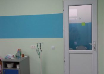 კლინიკა, რომელმაც გადაწყვიტა, რომ საპირფარეშოს კარი იყოს გამჭვირვალე – გორი