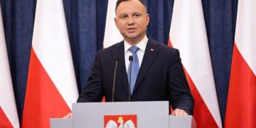 “უკრაინული მხარე რუსული თავდასხმისგან თავდასაცავად სხვადასხვა მიმართულებით ისროდნენ რაკეტებს და დიდი ალბათობით, ერთ-ერთი მათგანი, სამწუხაროდ, პოლონეთის ტერიტორიაზე ჩამოვარდა“ – ანდჟეი დუდა