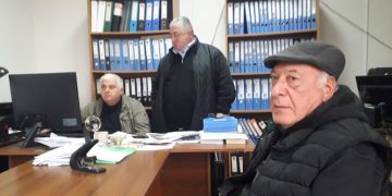 75 წლის პენსიონერი ოზურგეთის პოლიციამ “ვაშლის გათლის” გამო 200 ლარით დააჯარიმა