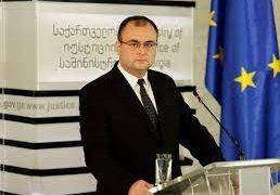 „შემიძლია დაგიდასტუროთ ინფორმაცია, რომ მიხეილ სააკაშვილი ნამდვილად ეწევა ელექტრონულ სიგარეტს” – რატი ბრეგაძე