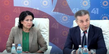 „თუ პრეზიდენტმა შეიწყლა სააკაშვილი, ეს შეთანხმებული იქნება ივანიშვილთან… ბიძინა კი მხოლოდ ერთ შემთხვევაში გამოუშვებს მიშას“ – რას უყვება „ალიას“ ზაზა ხატიაშვილი