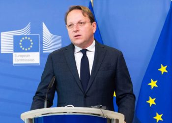 ევროკომისარი ოლივერ ვარჰეი თბილისშია