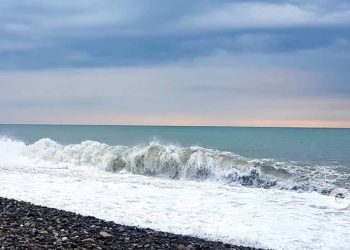 “ზღვაში გადახტა და ვეღარ ამოყვინთა“ – ბათუმში, ზღვაში მამაკაცს ეძებენ