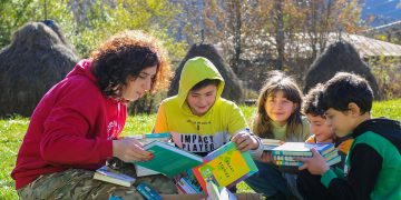 ლიტერატურა ლაშქრობაში  – „დაუბრუნე წიგნი მთას“
