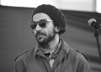 ,, სისტემის მნგრეველი მერიის სცენაზე მღერისო” – ერეკლე დეისაძე