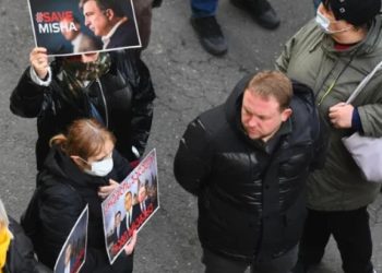 პარლამენტთან აქციაზე “ანტიკორუფციული მოძრაობის” 2 წევრი დააკავეს