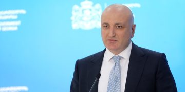 „კლინიკებში ბანკების წარმომადგენლებს დავსვამთ და პაციენტი ოპერაციას განვადებით გაიკეთებს(?!!)“ – რატომ დუმს ჯანდაცვის სამინისტრო?