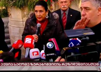 აქ რომ მოვარდით ვიღაცეების გავრცელებულ ჭორებზე, სად იყვნენ ისინი 2007-ში? ან მიშას შტაბში იყვნენ, ან “ქართუ ბანკში” მოკალათებული – ზურაბიშვილი აქციის მონაწილეებს