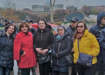 „რა ვიცი, აბა რატომ ვერ დამინახეს?!.. ა, ბატონო ახლა ხომ მხედავთ?“ – თაკო ჩარკვიანი