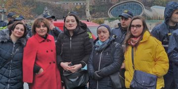 „რა ვიცი, აბა რატომ ვერ დამინახეს?!.. ა, ბატონო ახლა ხომ მხედავთ?“ – თაკო ჩარკვიანი