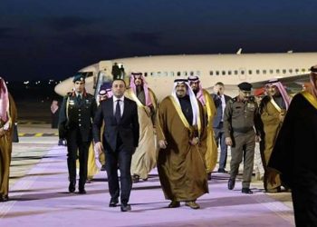 პრემიერს საუდის არაბეთში გუბერნატორის მოადგილე და ეკონომიკის მინისტრი დახვდნენ