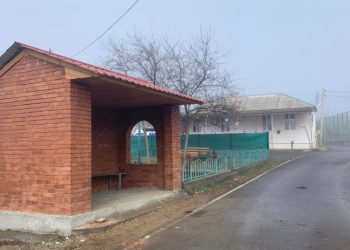 ქარელის მერიამ მოსაცდელი ააშენა სოფელში, სადაც ტრანსპორტი წლებია აღარ დადის
