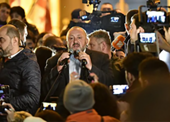 “ვითარება უნდა დავძაბოთ… პარლამენტიდან რომ გამოხვალ რუსთაველზე და ისევ პარლამენტში რომ შებრუნდები, ვერ დაძაბავ ვითარებას” – მარგველაშვილი