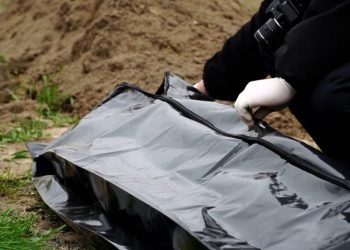 “ისინი უბრალოდ ხოცავენ” – ხერსონში მასობრივი საფლავი ნახეს