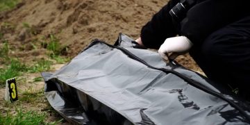 “ისინი უბრალოდ ხოცავენ” – ხერსონში მასობრივი საფლავი ნახეს