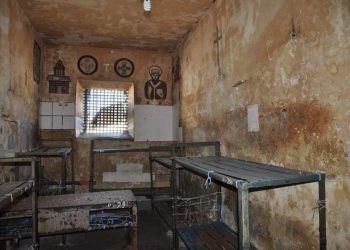 “ვაიიი, ჩემო გოგოებო, აქ რომ სულს გხდიდნენ და ერთი არ დაგიწუწუნიათ….” – მოროშკინა