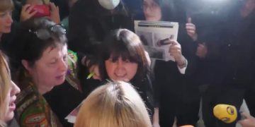 ოზურგეთის საკრებულეში დეპუტატი ქალები ერთმანეთს ფიზიკურად დაუპირისპირდნენ