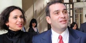 “კაი გოგოებს დაინახავს ბარში და კვანწვით შედის ვისკის შესაკვეთად და უცაბედად…” – რა ფოტოს აქვეყნებს ნათია ფანჯიკიძე