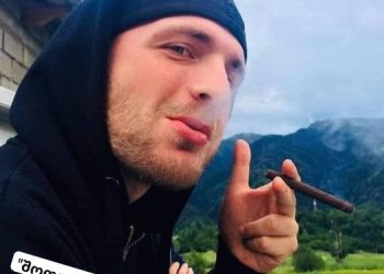 „ასე მიულოცე შვილმკვდარ ემიგრანტ დედას ბედობა დღე შაკო?..წახვედი შენს 17 წლის დასთან“ – ვინ არის ავარიაში დაღუპული ახალგაზრდა მამაკაცი