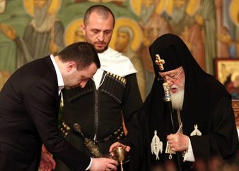 თითქმის ნახევარი საუკუნეა სიკეთითა და მოყვასისადმი სიყვარულით გვავსებს – პრემიერის მილოცვა პატრიარქს