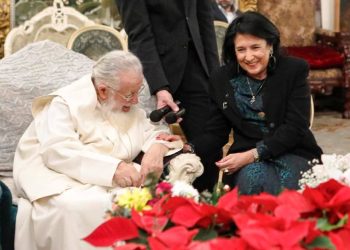 ,,თქვენო უწმინდესობავ…” – პრეზიდენტის მილოცვა პატრიარქს