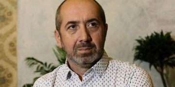 „ისე, აფთიაქში, საავადმყოფოში, სასაფლაოზე გაქაჩვა რომ არ მოსულა, „გაგების“ მქონე ტიპებისთვის, ამას რა ვუყოთ?“ – გოჩა მირცხულავა მერაბიშვილის ცემაზე