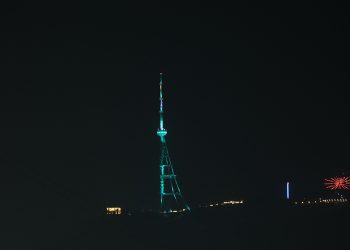 თბილისის ანძა ზურმუხტისფრად განათდა