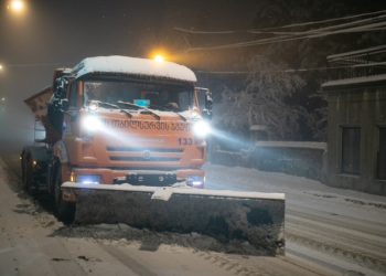 უამინდობის გამო თბილისში დაახლოებით, 160 ტონა ტექნიკური მარილი დაყარეს