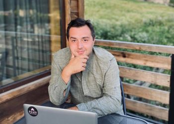 „253.5 ლარად თვეში უნდა შევძლოთ საარსებოდ აუცილებელი ყველა შესაძლო საქონლისა და მომსახურების შეძენა“ – ოთო აბესაძე