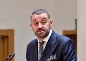 ხაბეიშვილი ისე ნუ იზამს, სააკაშვილს გვერდზე მიუსვან – ბექა ოდიშარია