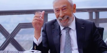 „ბევრმა არ იცის, რომ პირველი რვა ხელფასი, რომელიც ბუბამ დეპუტატობის დროს აიღო, 6 ოჯახს დაურიგა, ეს იყო დაახლოებით 30 000 ლარი“ – სოსო აბზიანიძე