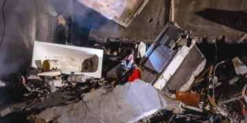 “დნიპროს გამო იქნება ძალიან სერიოზული შურისძიება, ხვალ დილამდე” – ნანგრევებში ადამიანებს ამ წუთებშიც ეძებენ