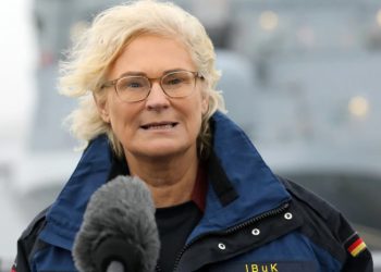 გერმანიის თავდაცვის მინისტრი გადადგა