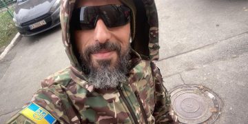 „ა გრუზია შტო დელაეტ? ჩემს მხარზე ქართული დროშა შენიშნა ალბათ ნაბო@არმა 50 წლამდე ქალმა! ჩტო გრუზია სდელალა?“ – რა შეემთხვა გიგა მაქარაშვილს