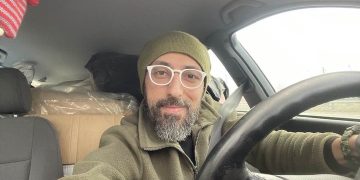 „გადავეხვიეთ ერთმანეთს, პუტინის მკვდარ-ცოცხალი ვახსენეთ და წამოვედი“ – რა შეემთხვა გიგა მაქარაშვილს