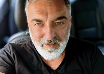 „ეს ფოტო ჩემს სახლთან, ნაგვის ურნაში გადავიღე…ვინ იცის რამდენმა ხანდაზმულმა და ბავშვმა ყლაპა ნერწყვები დახლთან და ვერ იყიდეს სიძვირის გამო“ – რა ფოტოს აქვეყნებს გოდერძი შარაშია