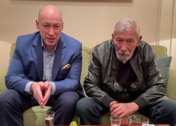 “ბუბა რომ დაუნახავს, ახლა სიკვდილი შეიძლებაო, ისევ კედლისკენ გადაბრუნებულა და გარდაცვლილა… სხვა ვინ წავიდოდა მომაკვდავთან?” – გორდონი ბუბა კიკაბიძეზე