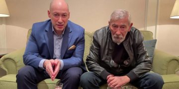 “ბუბა რომ დაუნახავს, ახლა სიკვდილი შეიძლებაო, ისევ კედლისკენ გადაბრუნებულა და გარდაცვლილა… სხვა ვინ წავიდოდა მომაკვდავთან?” – გორდონი ბუბა კიკაბიძეზე