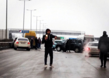 რუსთავის გასასვლელში ერთმანეთს 5 ავტომობილი დაეჯახა