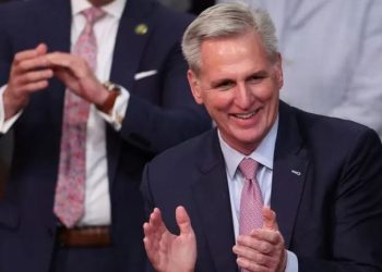 მე-15 მცდელობის შემდეგ, კევინ მაკკარტი აშშ-ის წარმომადგენელთა პალატის სპიკერად აირჩიეს