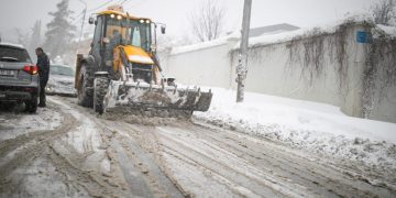 დედაქალაქის ქუჩებში ტექნიკური მარილი ინტენსიურად იყრება
